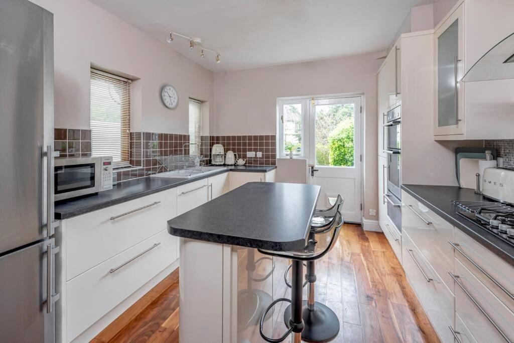 Spacious House - 2 Double Rooms - Street Parking - Garden 바스 외부 사진